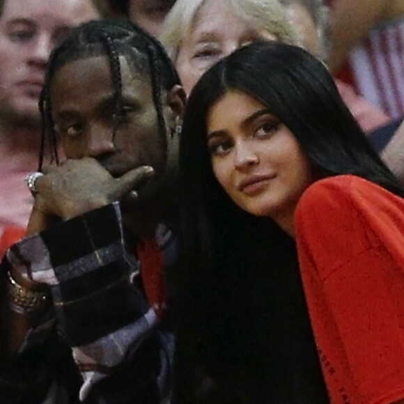 Namorado de Kylie Jenner revela sexo do bebê a amigos, diz 'TMZ' nesta terça-feira, dia 26 de setembro de 2017