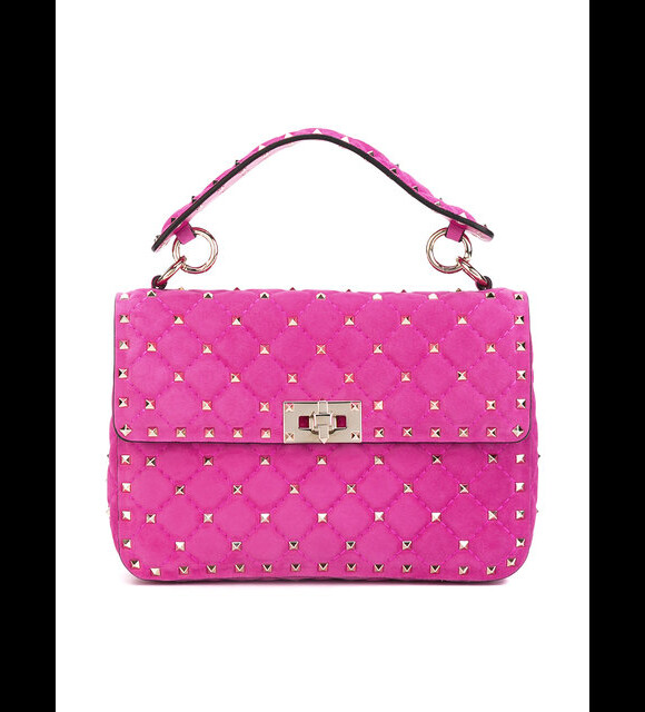 A bolsa pink de Lala Rudge pertence à coleção Rockstud Spike da grife Valentino