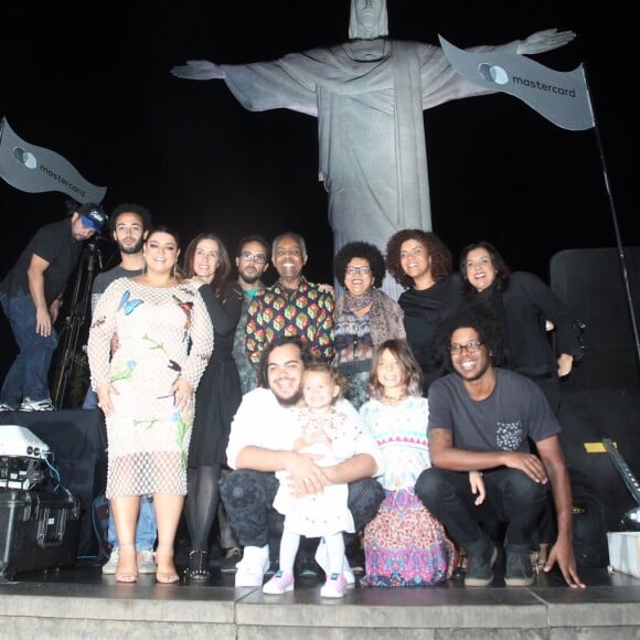 O show reuniu os familiares de Gilberto Gil, exceto sua filha Bela Gil. Os outros herdeiros como Ben Gil, Nara Gil, Maria Gil, José Gil e Marília Gil estiveram por lá, assim como a mulher do músico, Flora Gil. Francisco Müller, filho de Preta, levou a mulher, a modelo Laura Fernandez, e a netinha da cantora, Sol de Maria