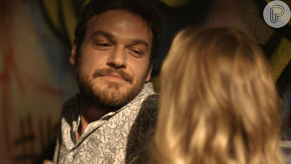 Bibi (Juliana Paes) disputa o amor de Rubinho, vivido por Emílio Dantas, com Carine (Carla Diaz) em 'A Força do Querer'