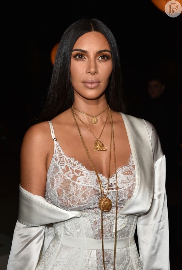 Mulher de Kanye West, Kim Kardashian se submeteu a uma cirurgia no útero