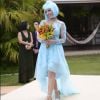 Estefânia (Priscila Sol) deixa o branco de lado e elege o azul claro para colorir seu look de noiva, novela 'Carinha de Anjo'