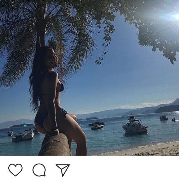 Ex-BBB Emilly ganha curtida e comentário de Jô Amâncio em foto de biquíni