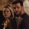 Na novela 'A Força do Querer', Bibi (Juliana Paes) assiste beijo de Caio (Rodrigo Lombardi) e Jeiza (Paolla Oliveira) pela televisão