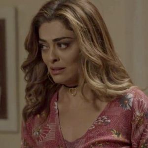 Na novela 'A Força do Querer', Bibi (Juliana Paes) vê beijo de Caio (Rodrigo Lombardi) e Jeiza (Paolla Oliveira) e fica arrasada