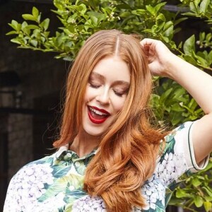 Apesar de amar tons sóbrios, Marina Ruy Barbosa não abre mão de também investir em estampas