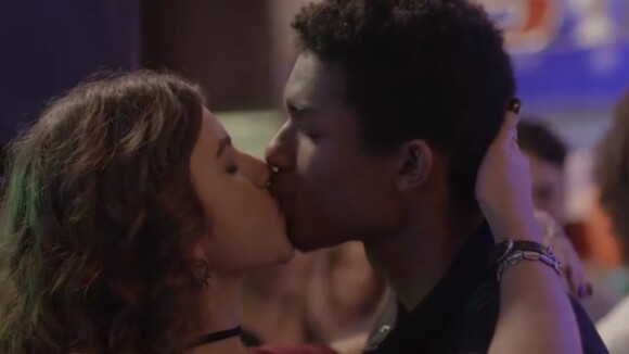 Beijaço em 'Malhação' gera memes e tem apoio de internautas: 'Espalhar amor'