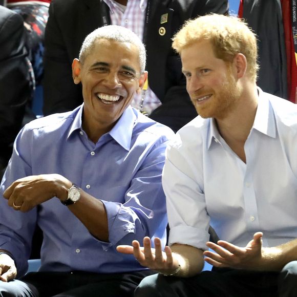 Barack Obama e Príncipe Harry viram juntos uma partida de basquete em cadeira de roda