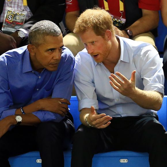 A imprensa internacional brincou sobre as fotos de Barack Obama e Príncipe Harry: 'Bromance'