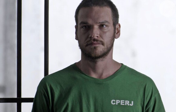Rubinho (Emílio Dantas) é preso novamente, na novela 'A Força do Querer'
