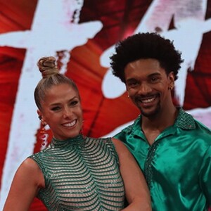 Adriane Galisteu vem fazendo sucesso entre os internautas