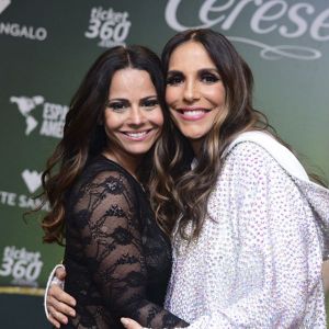 Viviane Araújo marcou presença no show de Ivete Sangalo em São Paulo na sexta-feira, 29 de setembro de 2017