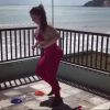 Ex-BBB Cacau publicou vídeo no Instagram em que aparece treinando
