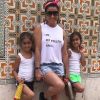Giovanna Antonelli está em Portugal com as filhas gêmeas, Antonia e Sofia, de 4 anos