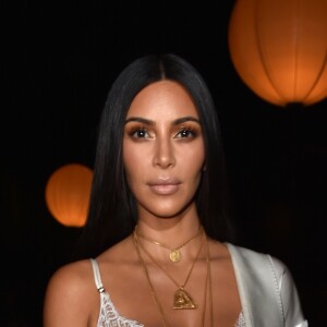 Kim Kardashian lançou uma linha de vestuário infantil com o marido, Kanye West