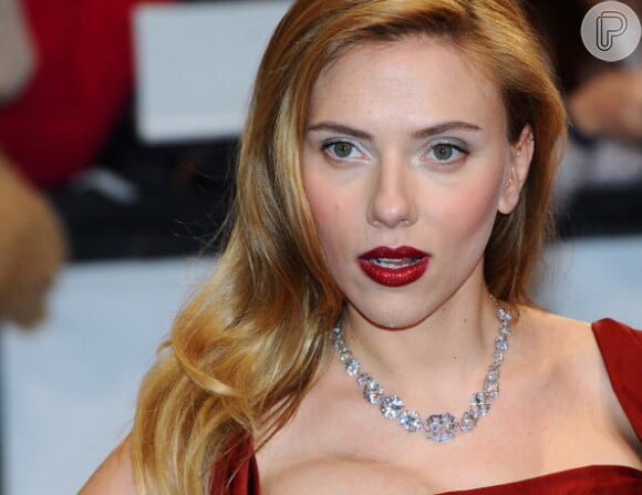 A atriz Scarlett Johansson fecha o top 10 da lista das mais sexy do mundo, na décima posição