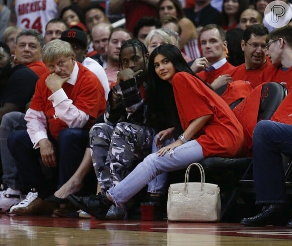 Grávida de cinco meses, Kylie Jenner não abriu mão de mimos para a primeira filha, uma menina