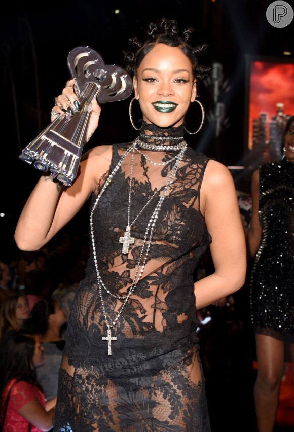 Rihanna leva 4 prêmios no iHeartRadio Music Awards 2014, em 1 de maio de 2014