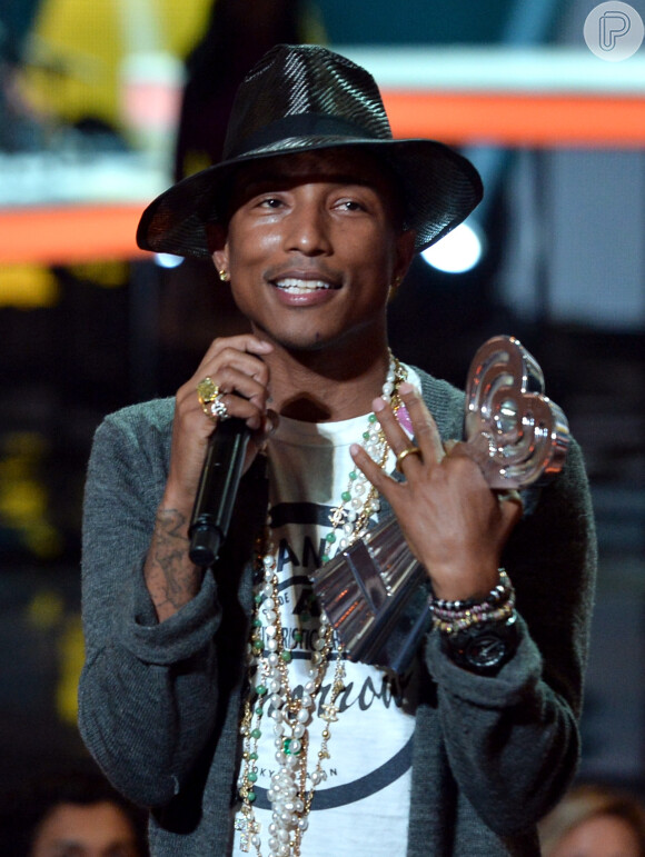 Pharrel ganha pêmio de Inovador no iHeartRadio Music Awards 2014