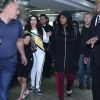 Lauren Jauregui (de branco) ouvi apelo dos fãs ao desembarcar no Brasil 