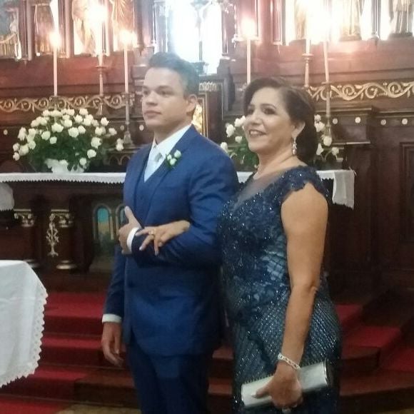Anderson Felício esperou a noiva no altar com sua mãe