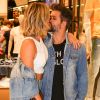 Giovanna Ewbank e Bruno Gagliasso trocaram beijos no evento da Colcci na loja do Morumbi Shopping, em São Paulo, nesta terça-feira, 3 de outubro de 2017