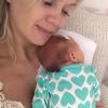 Eliana exibiu a filha, Manuela, em seu colo no Instagram, nesta quinta-feira, 5 de outubro de 2017