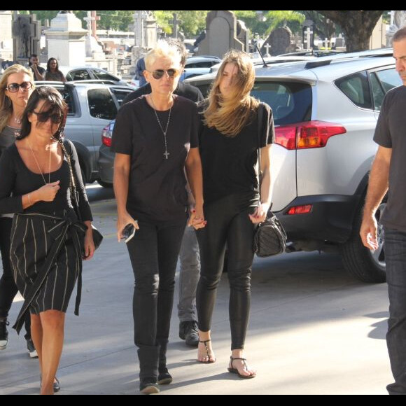 'Por favor, não diga que ela é parecida comigo.. ela é simplesmente perfeita', afirmou Xuxa Meneghel