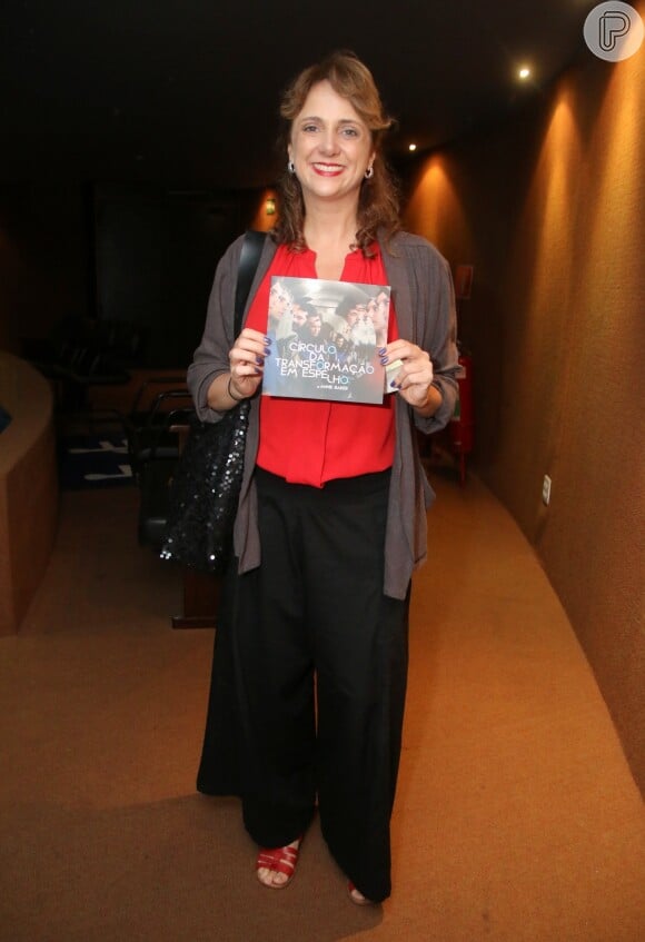 Letícia Isnard marcou presença na estreia da peça 'Círculo da Transformação em Espelho' na noite de quinta-feira, 5 de outubro de 2017