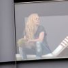 Depois de relaxar no hotel, Avril Lavigne vai a evento em loja do Rio