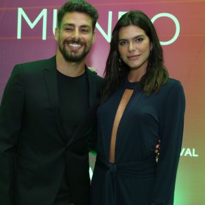 Cauã Reymond foi ao Festival do Rio com a namorada, Mariana Goldfarb, na sexta-feira, 6 de outubro de 2017