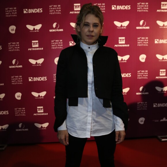 Bárbara Paz marcou presença no Festival do Rio na noite de sexta-feira, 7 de outubro de 2017