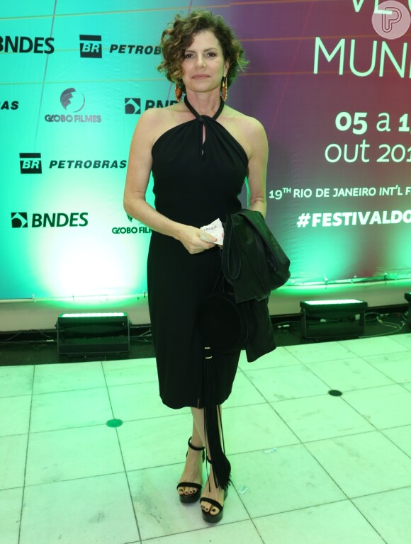 Débora Bloch marcou presença no Festival do Rio na noite de sexta-feira, 7 de outubro de 2017