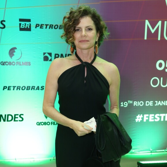 Débora Bloch marcou presença no Festival do Rio na noite de sexta-feira, 7 de outubro de 2017