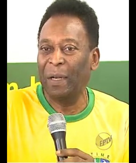 'Racismo não é no futebol, tem em todos os setores da sociedade há muito tempo', disse Pelé aos jornalistas