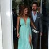 Juliana Paes desfila com vestido longo fendado para o casamento de Marina Ruy Barbosa