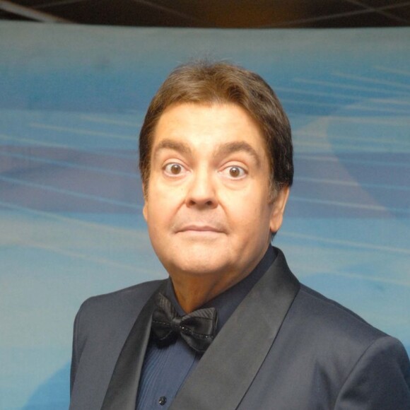 'Não é todo dia que uma mulher pula em cima da gente', brincou Faustão