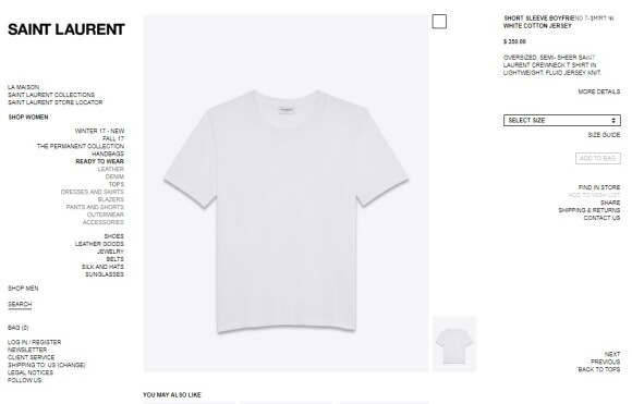 Acompanhando a saia da grife Prada e a sandália Miu Miu, a t-shirt básica de Alice Wegmann pode ser comprada no site da marca francesa Yves Saint Laurent e custa R$ 1.108