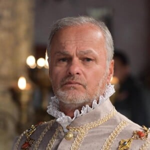 Na novela 'Belaventura', Otoniel (Kadu Moliterno) tem uma grave discussão com Cedric (Giuseppe Orastânio) e não o deixa sair do castelo, no capítulo que vai ao na quarta-feira, 18 de outubro de 2017