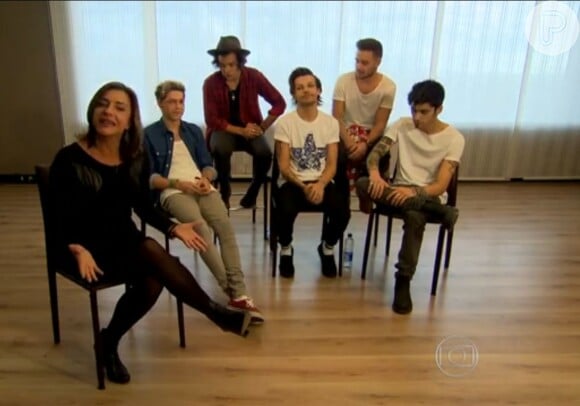 A entrevista com a One Direction, comandada pela repórter Mônica Sanches, aconteceu em Bogotá, na Colômbia, ponto de partida de uma grande turnê da banda