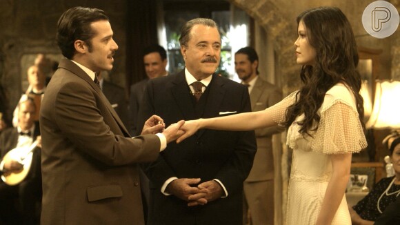 Fernão (Jayme Matarazzo) pediu Maria Vitória (Vitória Strada) em casamento e ela recusou, na novela 'Tempo de Amar'