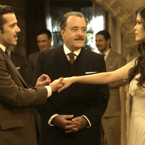 Fernão (Jayme Matarazzo) pediu Maria Vitória (Vitória Strada) em casamento e ela recusou, na novela 'Tempo de Amar'