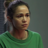 O plano dá errado e Sandra Helena (Nanda Costa), além de não conseguir fugir, ainda passa a ter que faxinar as celas, na novela 'Pega Pega'