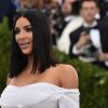 Kim Kardashian também está otimista com o momento vivido pela família. 'Kim também comprou a ideia de que os bebês nascerão perto um do outro', declarou a fonte