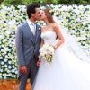 Marina Ruy Barbosa usou um vestido tomara que caia na grande celebração do casamento, organizada para mais de 800 convidados, no último sábado, 7 de outubro de 2017
