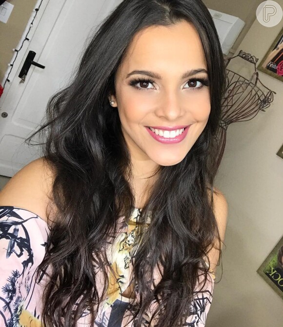 Emilly Araújo foi a vencedora da categoria 'Personalidade da Internet' no Prêmio Jovem Brasileiro 2017