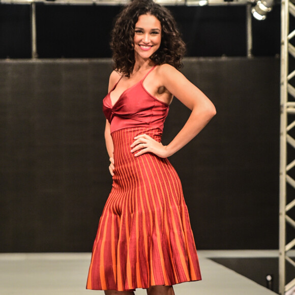 Grávida de 3 meses, Débora Nascimento segue no elenco do filme 'Pacified', já na fase final de gravação