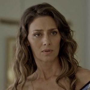 Na penúltima semana da novela 'A Força do Querer', Joyce (Maria Fernanda Cândido) dá adeus a Ivana (Carol Duarte) antes do filho retirar os seios em cirurgia