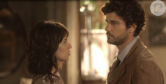 Lucinda (Andreia Horta) faz Inácio (Bruno Cabrerizo) perder a consulta, na novela 'Tempo de Amar'