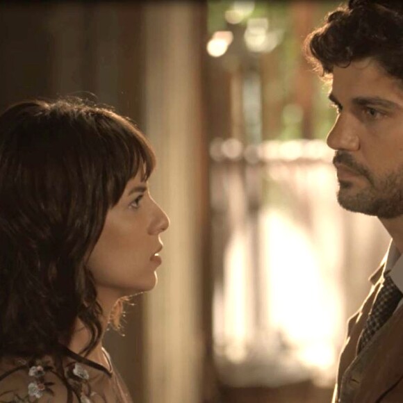 Lucinda (Andreia Horta) faz Inácio (Bruno Cabrerizo) perder a consulta, na novela 'Tempo de Amar'